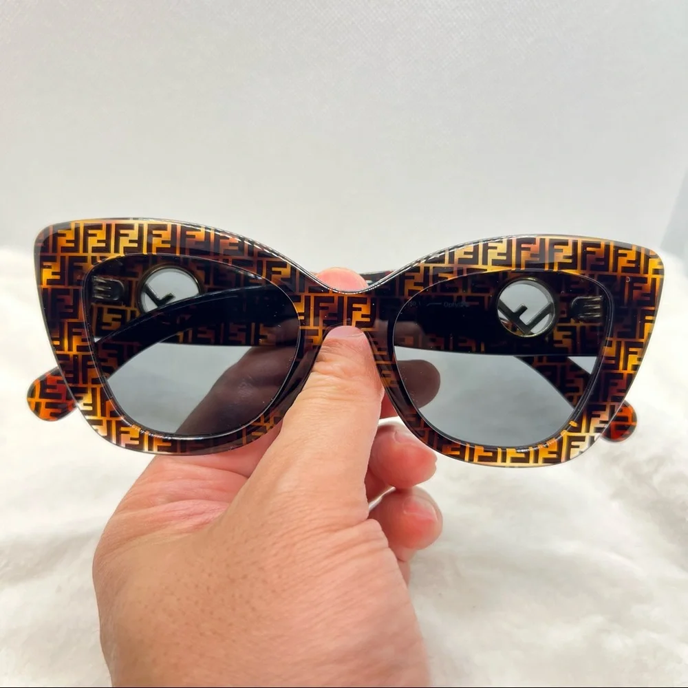 Fendi Sunglasses New Authentic Cat-eye Logo - Picture 5 of 9